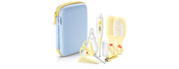 <transcy>Baby care set: digital thermometer, nasal powder, finger toothbrush, nail care set, hair care set</transcy>