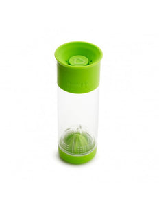 MIRACLE FRUIT INFUSER GREEN,ΠΟΤΗΡΙ ΜΕ ΕΝΣΩΜΑΤΩΜΕΝΟ ΣΤΥΦΤΗ ΓΙΑ ΦΡΟΥΤΑ & ΒΑΛΒΙΔΑ 360 ΜΟΙΡΕΣ ΧΩΡΙΣ ΣΤΟΜΙΟ ΜΕ ΧΩΡΗΤΙΚΟΤΗΤΑ 590ml ΣΕ ΠΡΑΣΙΝΟ ΧΡΩΜΑ ΓΙΑ ΕΝΗΛΙΚΕΣ